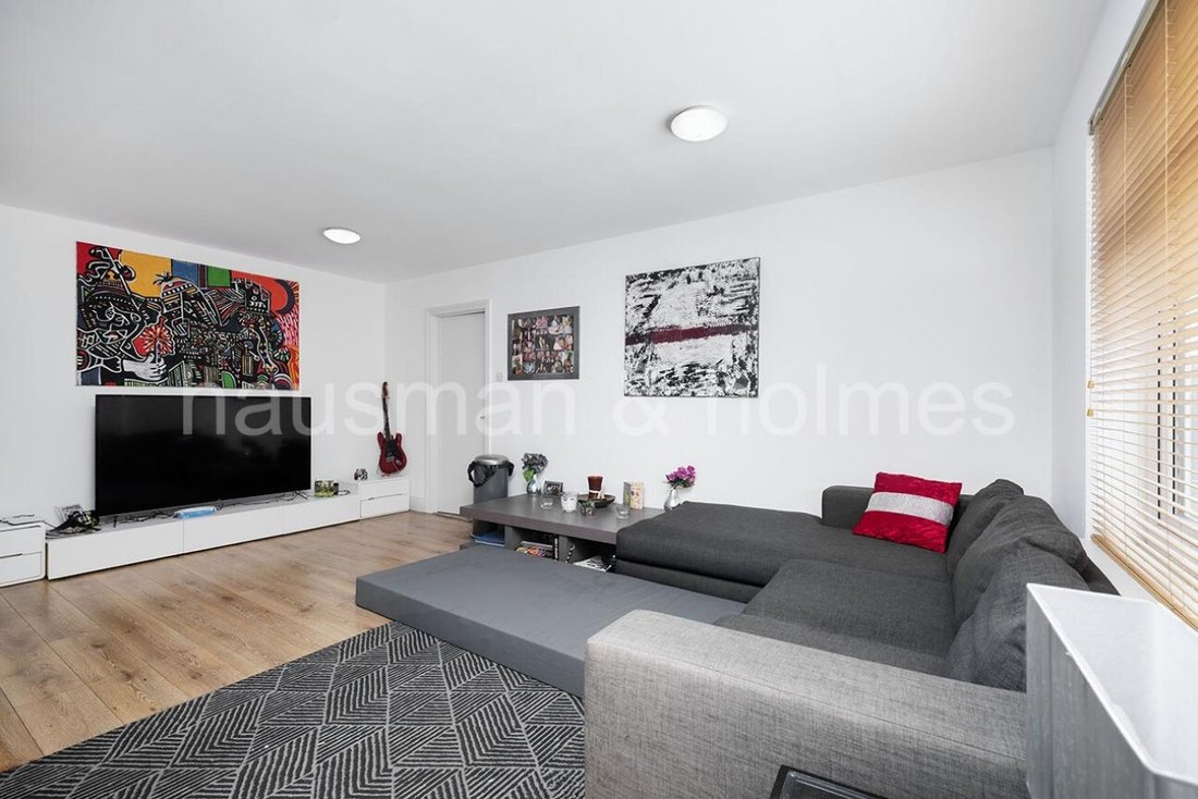 House in Golders Green, Barnet, England 2 - 16780090