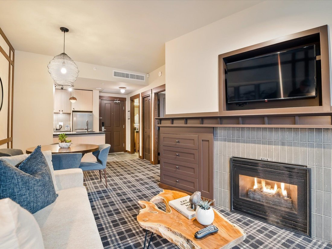 Condo in Whistler, British Columbia, Canada 1 - 16781239