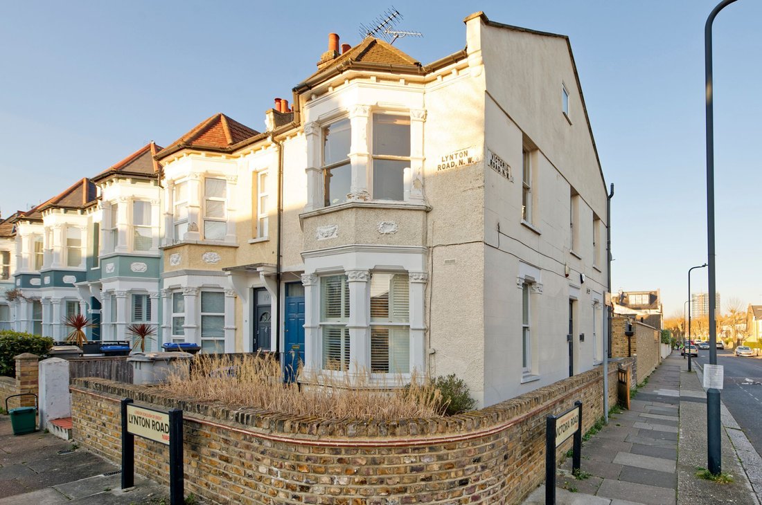 Apartment in Brondesbury, Brent, England 5 - 16780058