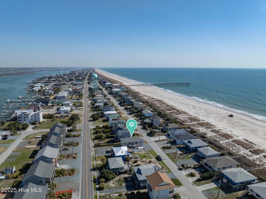 House in Topsail Beach, North Carolina, United States 1 - 16778555