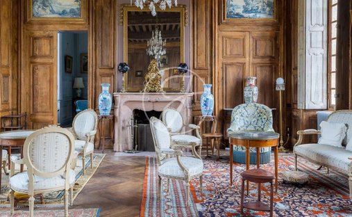 Castle for Sale in Avallon, Bourgogne-Franche-Comté, France