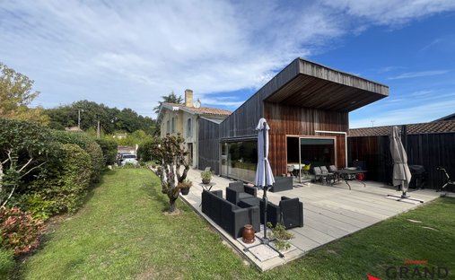 Castle for Sale in Langoiran, Nouvelle-Aquitaine, France