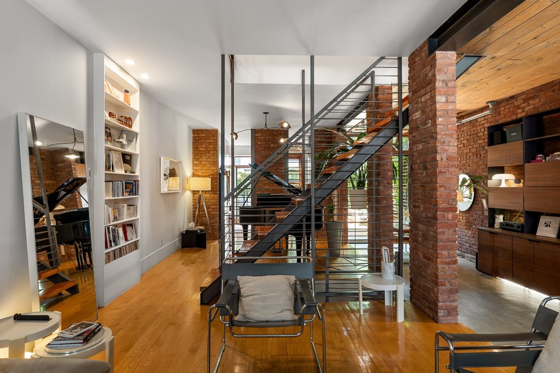 House in Montréal, Quebec, Canada 5 - 16780637