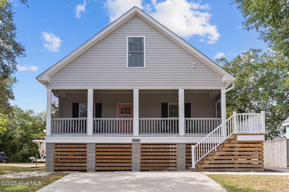 House in Oak Island, North Carolina, United States 5 - 16778477
