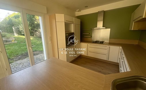 Castle for Sale in Houdan, Île-de-France, France