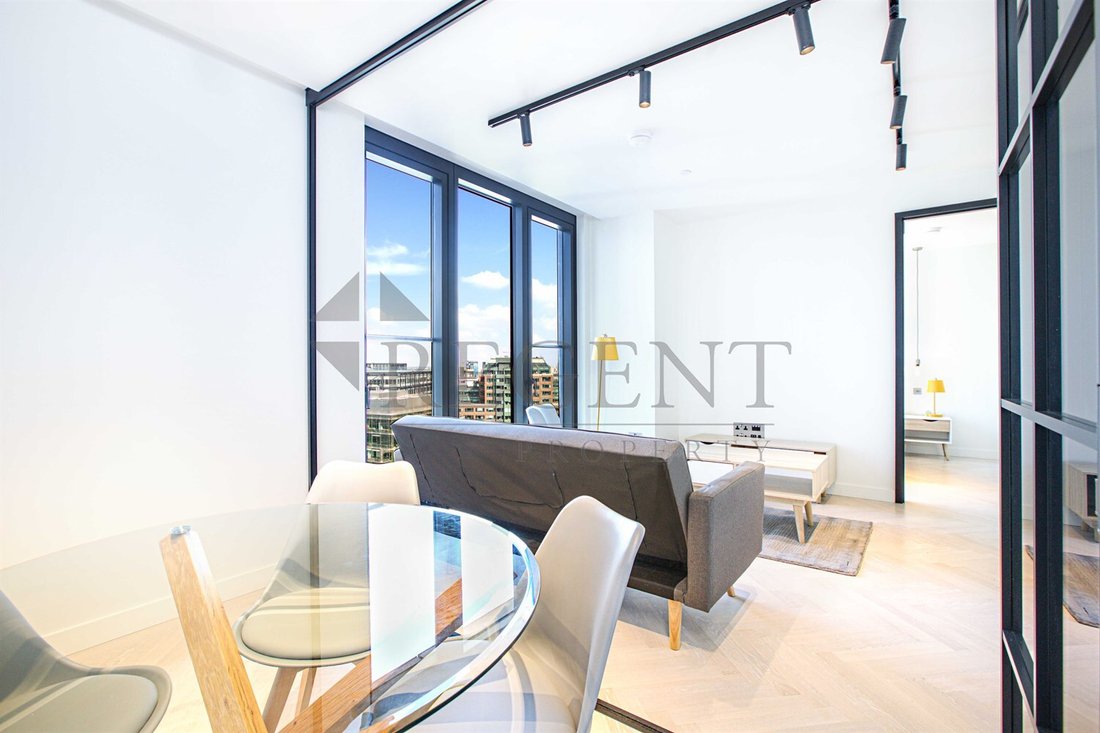 Apartment in EC2, Islington, England 2 - 16780196