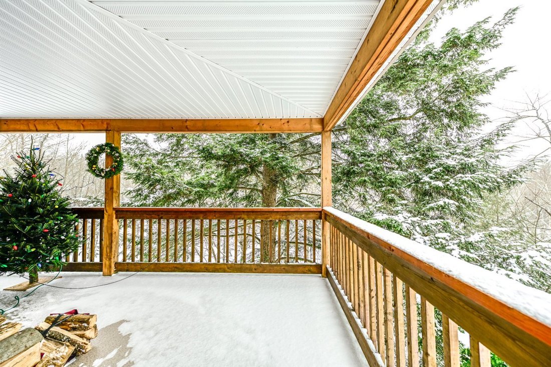 House in Sutton, Quebec, Canada 2 - 16780444