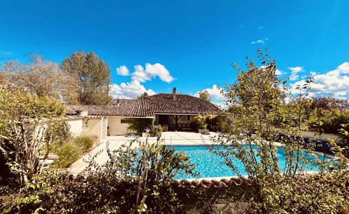 House in Issigeac, Nouvelle-Aquitaine, France 1