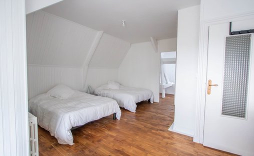 Castle for Sale in Écouflant, Pays de la Loire, France