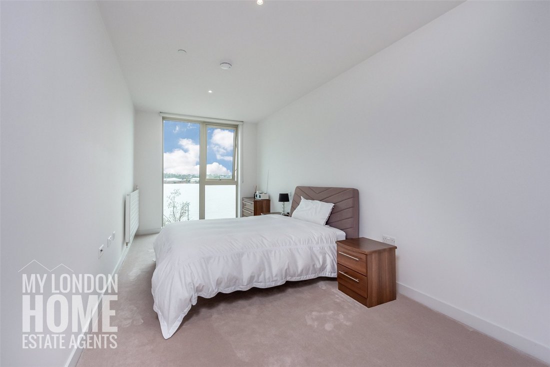 House in Victoria Docks, Newham, England 3 - 16780244