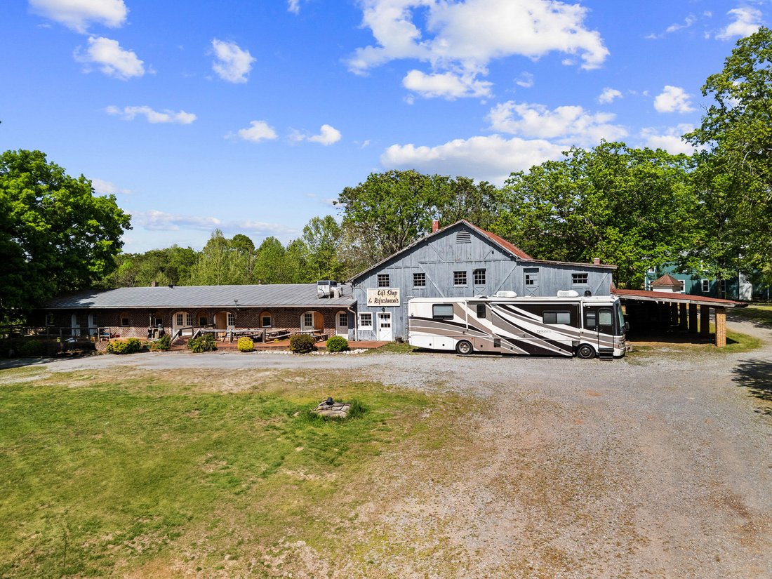 House in Bedford, Virginia, United States 2 - 16781683