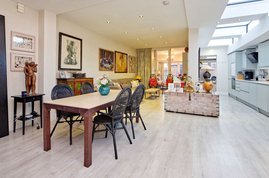 Apartment in Brondesbury, Brent, England 2 - 16780058