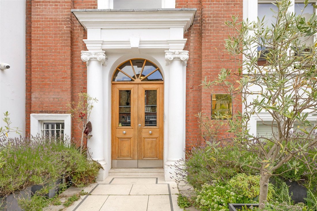 Townhouse in Charing Cross, Westminster, England 2 - 16780076