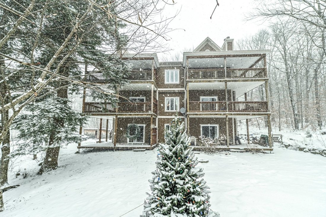 House in Sutton, Quebec, Canada 1 - 16780444
