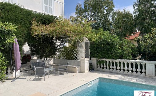 Villa in Menton, Provence-Alpes-Côte d'Azur, France 1