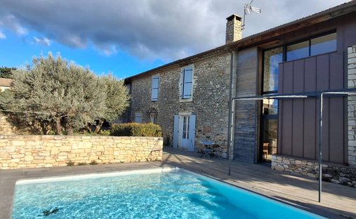 Estate in Saint-Privat, Auvergne-Rhône-Alpes, France 1