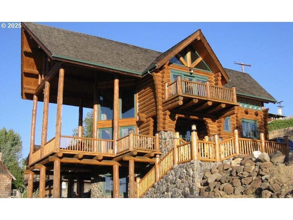 House in Maupin, Oregon, United States 1 - 16779732