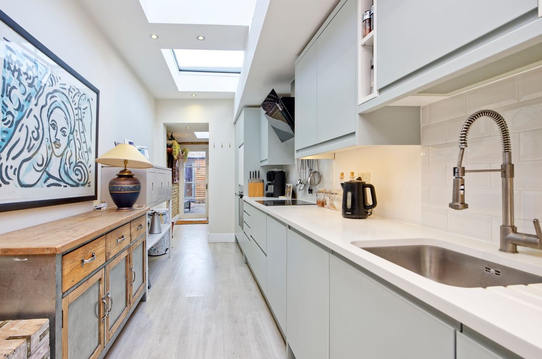 Apartment in Brondesbury, Brent, England 3 - 16780058