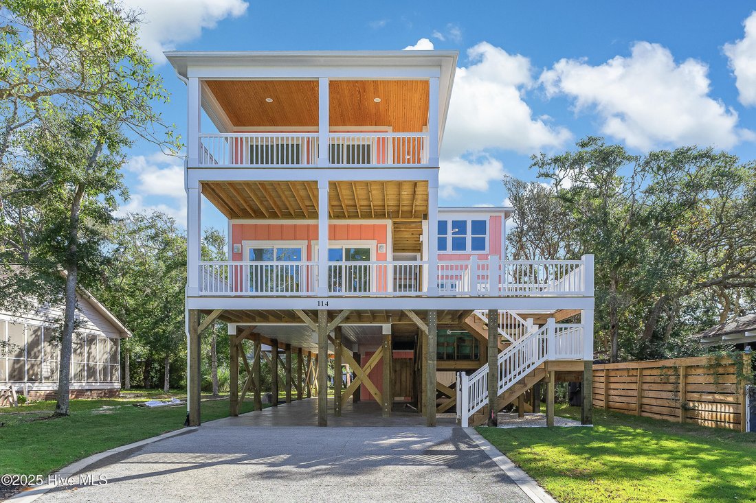 House in Oak Island, North Carolina, United States 1 - 16777500