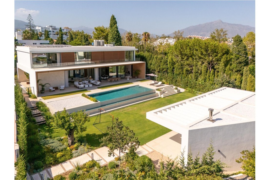 Villa in Guadalmina Alta, San Pedro de Alcantara, Spain 2 - 16780805