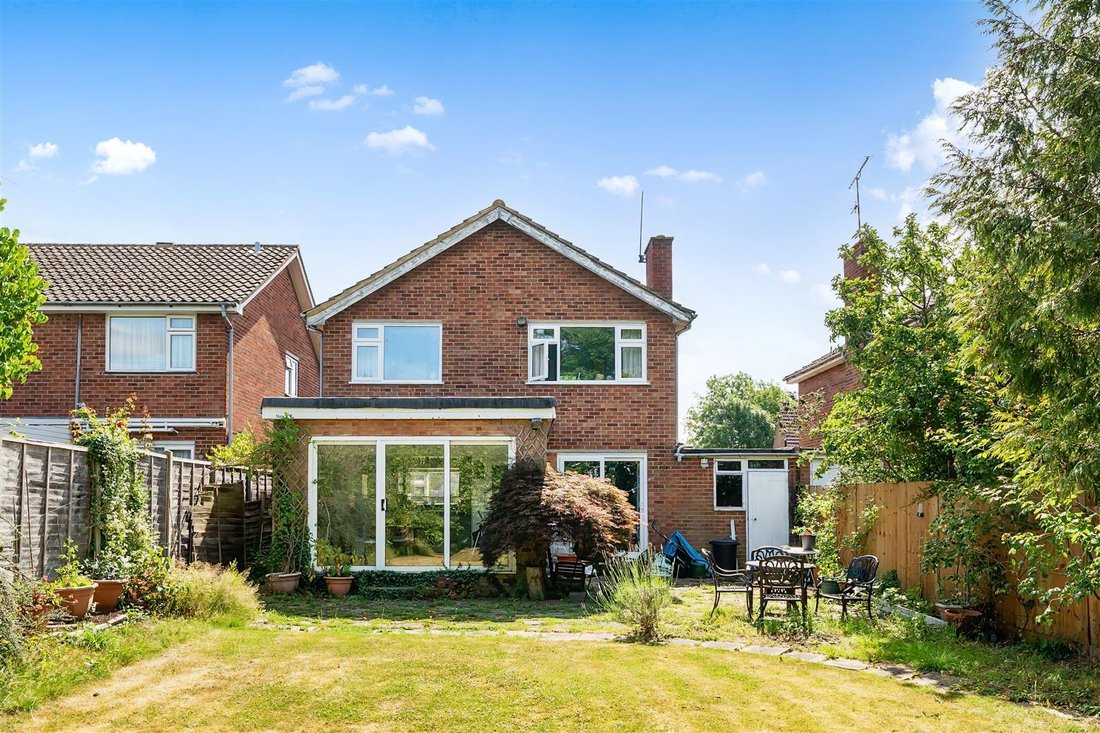House in Harefield Grove, Harefield, England 4 - 16777150