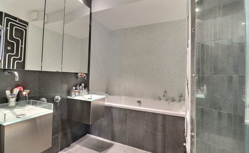 Castle for Sale in Clermont-Ferrand, Auvergne-Rhône-Alpes, France