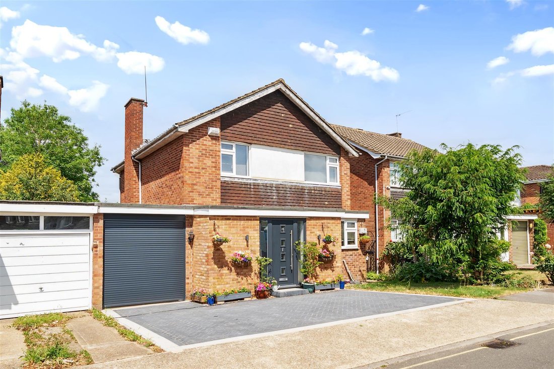 House in Harefield Grove, Harefield, England 1 - 16777150