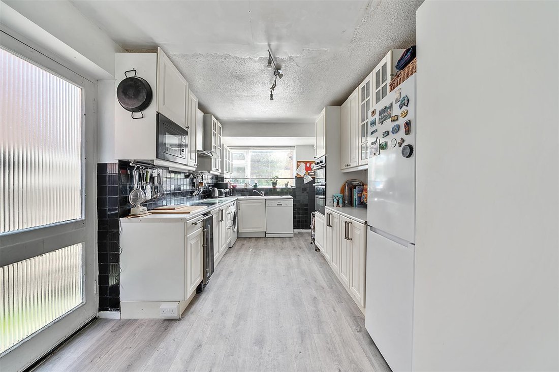 House in Harefield Grove, Harefield, England 3 - 16777150