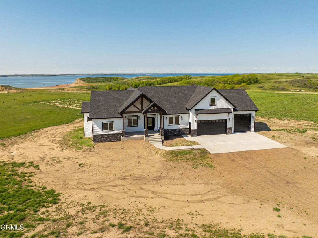House in Garrison, North Dakota, United States 1 - 16779901