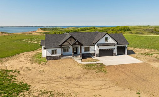 House in Garrison, North Dakota, United States 1