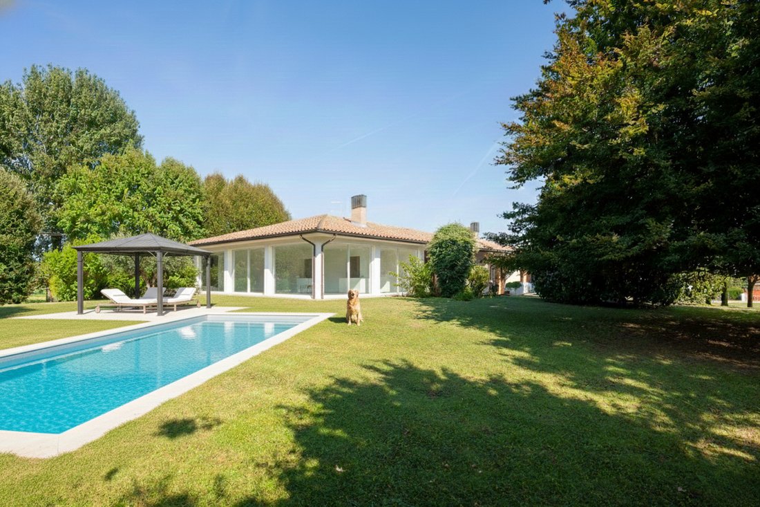 Villa in Roncade, Veneto, Italy 1 - 16555771