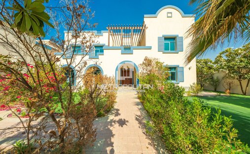 Villa in Dubai, Dubai, United Arab Emirates 1