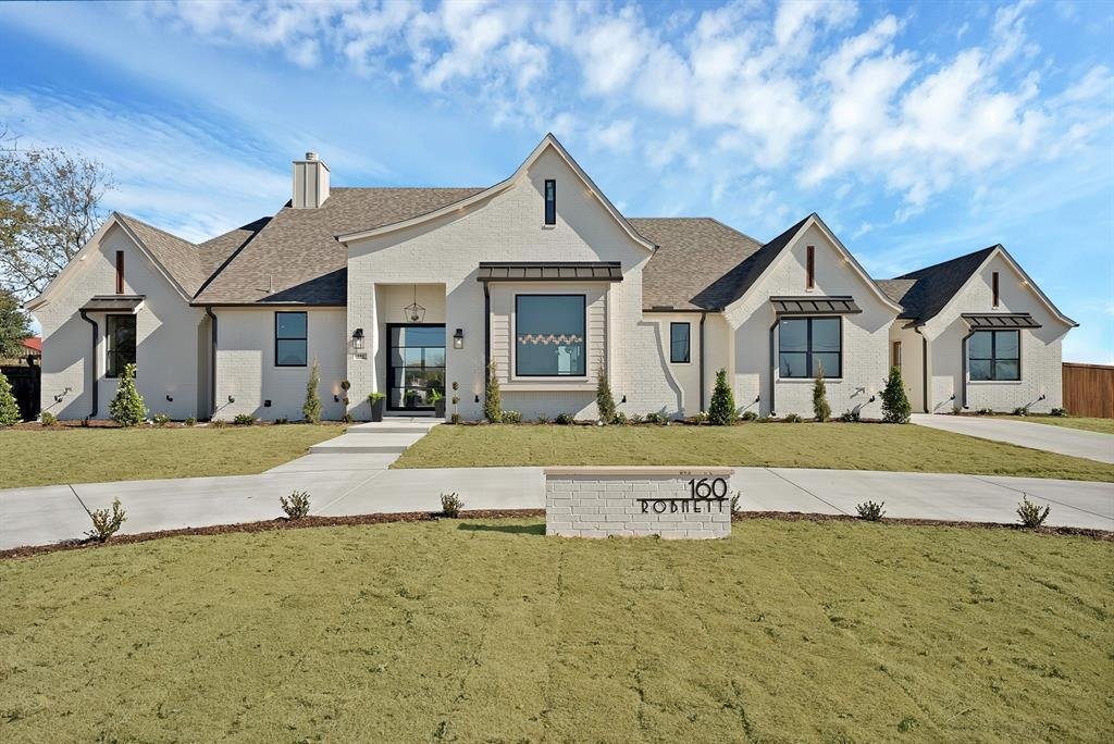 Single Family Residence In Waxahachie In Waxahachie, Texas, United