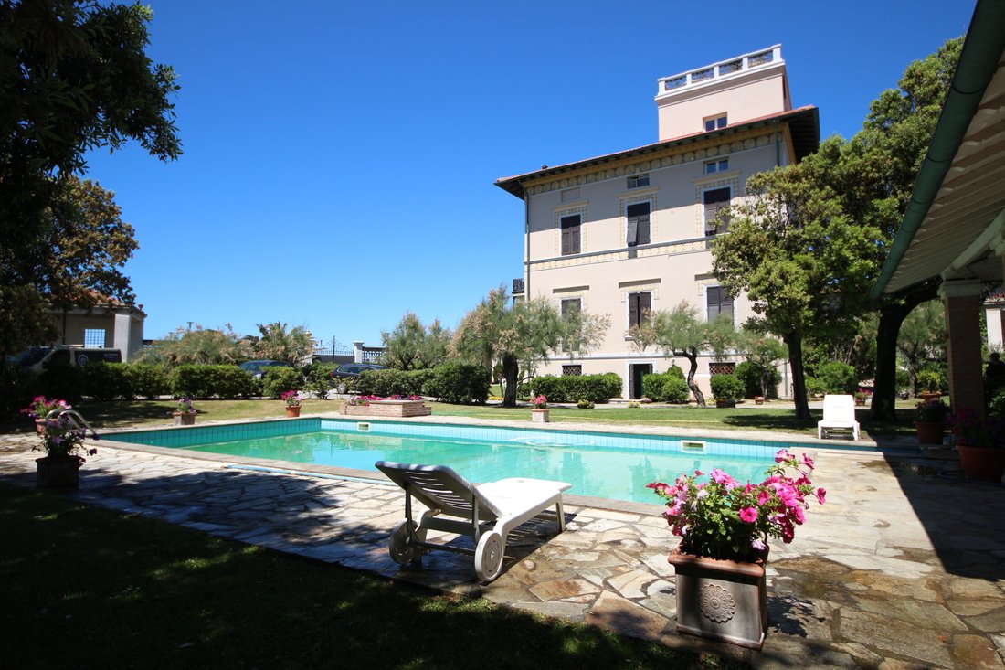 Villa in Marina di Pisa, Pisa, Italy 1 - 16776311
