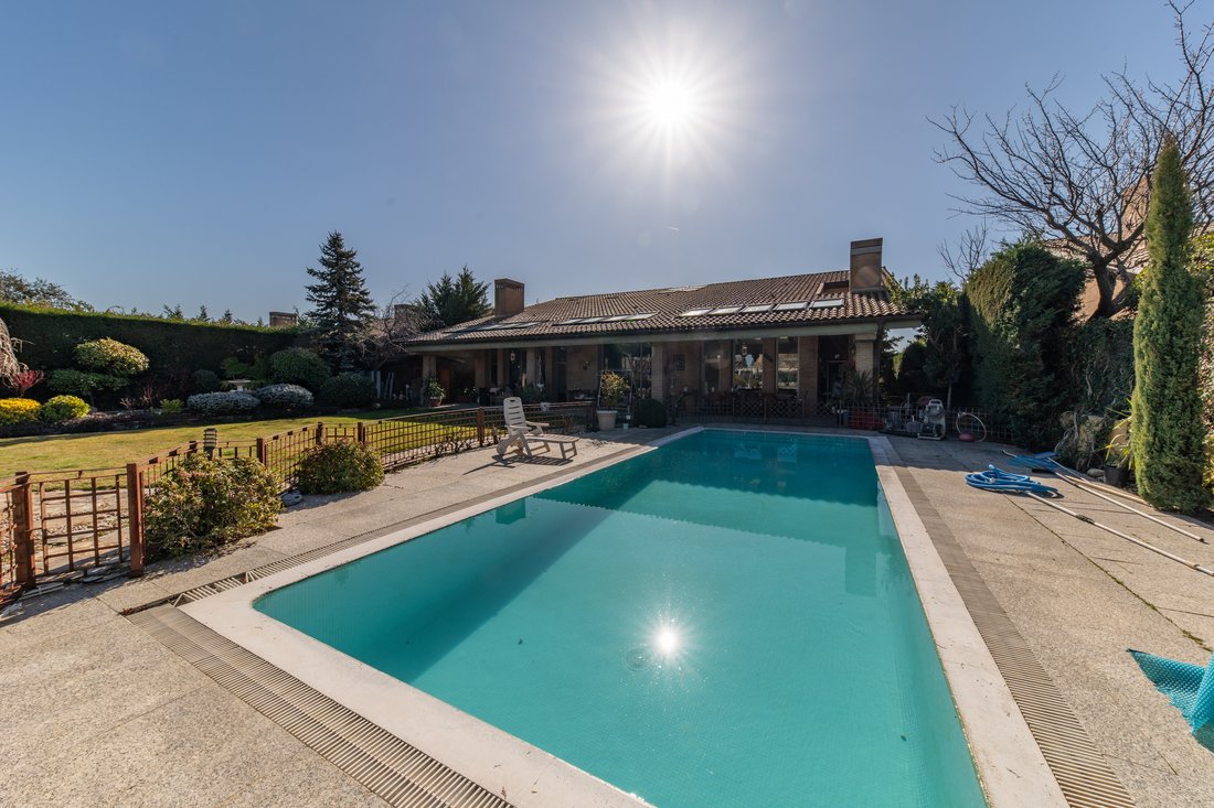 House in Pozuelo de Alarcon, Comunidad de Madrid, Spain 1 - 16784474