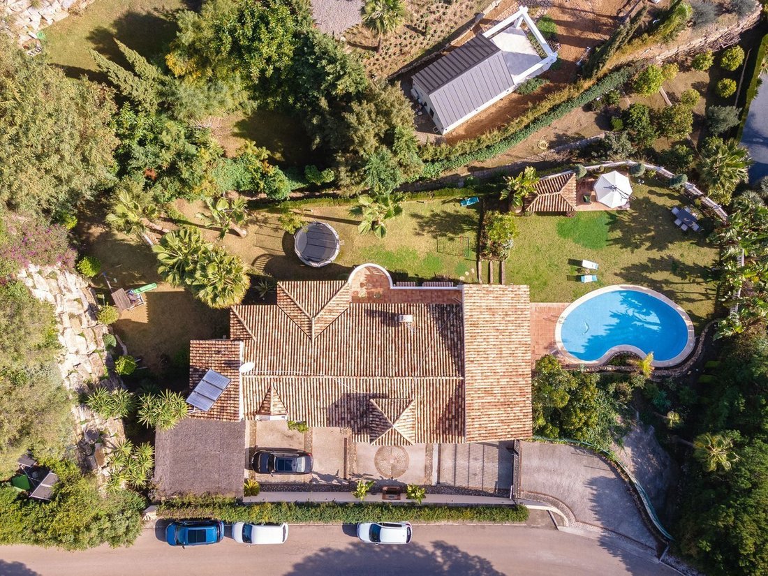 Villa in El Paraíso, Benahavis, Spain 2 - 16784390