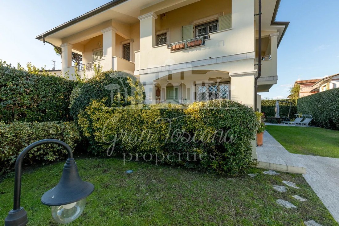 House in Center, Forte dei Marmi, Tuscany 3 - 16784520