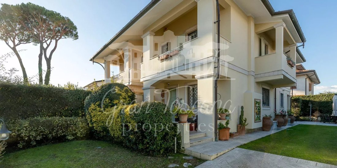 House in Center, Forte dei Marmi, Tuscany 4 - 16784520