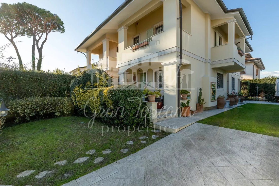 House in Center, Forte dei Marmi, Tuscany 2 - 16784520