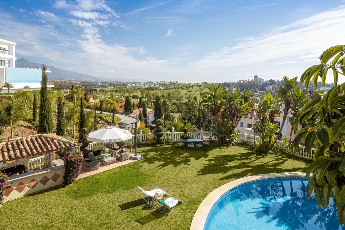 Villa in El Paraíso, Benahavis, Spain 1 - 16784390