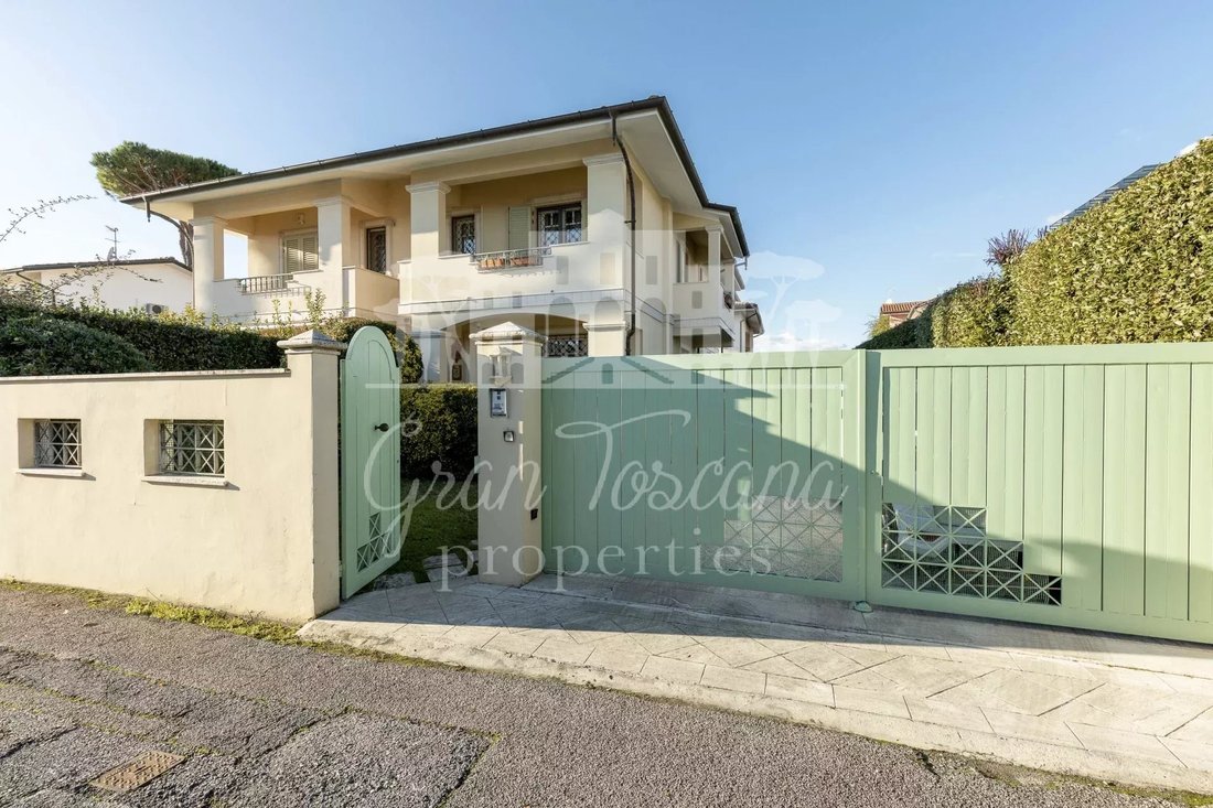 House in Center, Forte dei Marmi, Tuscany 1 - 16784520