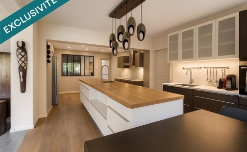 Castle for Sale in Fargues-Saint-Hilaire, Nouvelle-Aquitaine, France