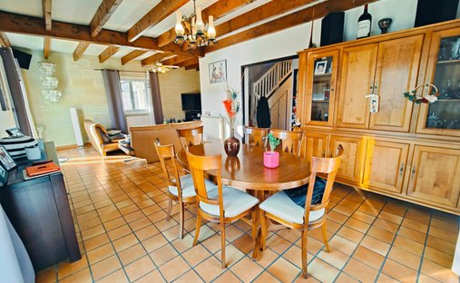 Splendid 19th Century Château, Renovated And Full Of Timeless Charm, Located Just Outside Bordeaux