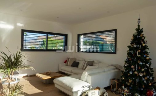 Castle for Sale in Bons-en-Chablais, Auvergne-Rhône-Alpes, France