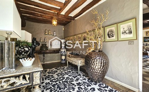 Castle for Sale in Houdan, Île-de-France, France