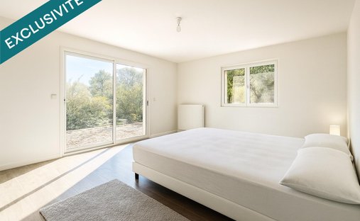 Castle for Sale in Fargues-Saint-Hilaire, Nouvelle-Aquitaine, France