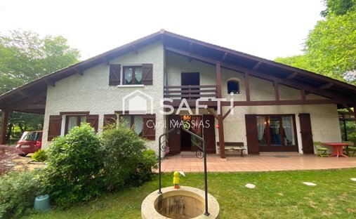 House in Saint-Aubin-de-Medoc, Nouvelle-Aquitaine, France 1