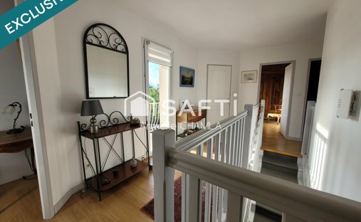 Castle for Sale in Villenave-d'Ornon, Nouvelle-Aquitaine, France