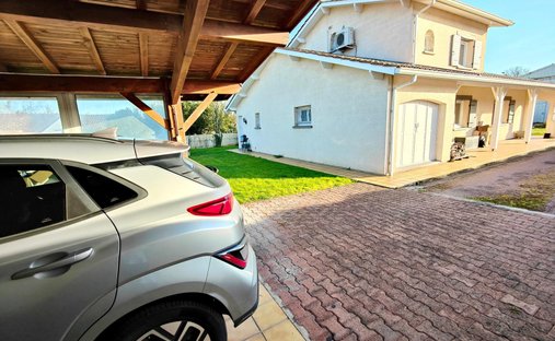 Splendid 19th Century Château, Renovated And Full Of Timeless Charm, Located Just Outside Bordeaux