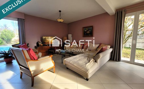 Castle for Sale in Villenave-d'Ornon, Nouvelle-Aquitaine, France